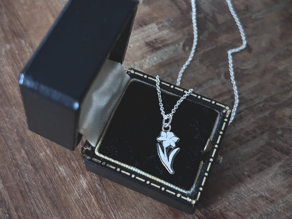 Mini Daffodil pendant